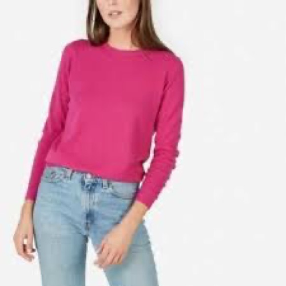 Everlane cashmere crew in a vibrant fuchsia